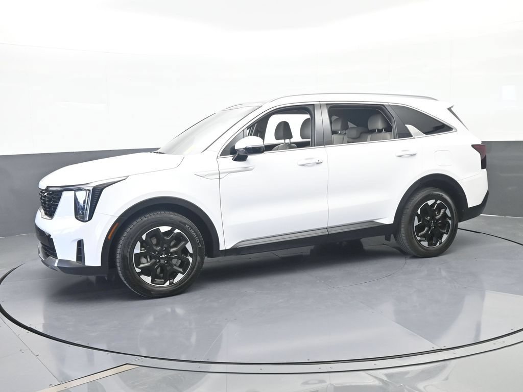 Used 2024 Kia Sorento S w/ Panoramic Sunroof Package FWD image 2