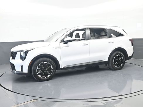 Used 2024 Kia Sorento S w/ Panoramic Sunroof Package FWD image 2