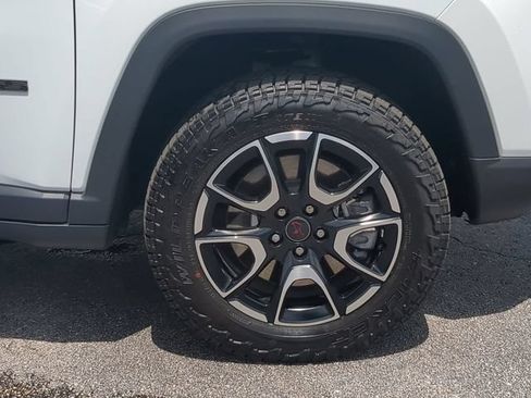Used 2025 Jeep Compass Trailhawk w/ Trailhawk Convenience Group AWD/4WD image 11