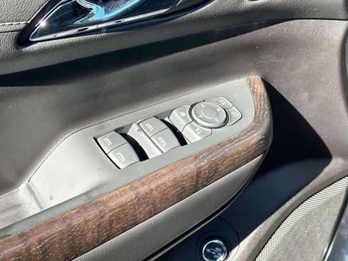 Used 2023 GMC Acadia Denali w/ Denali Ultimate Package image 17