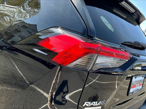 Used 2025 Toyota RAV4 LE image 27