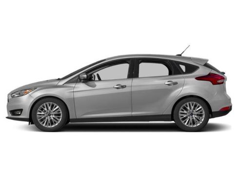 Used 2015 Ford Focus Titanium FWD image 3