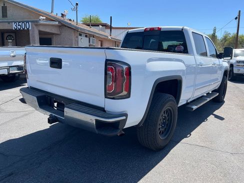 Used 2018 GMC Sierra 1500 SLT AWD/4WD image 3
