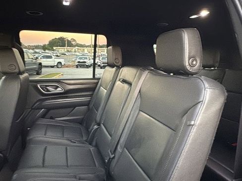 Used 2023 Chevrolet Suburban LT image 15