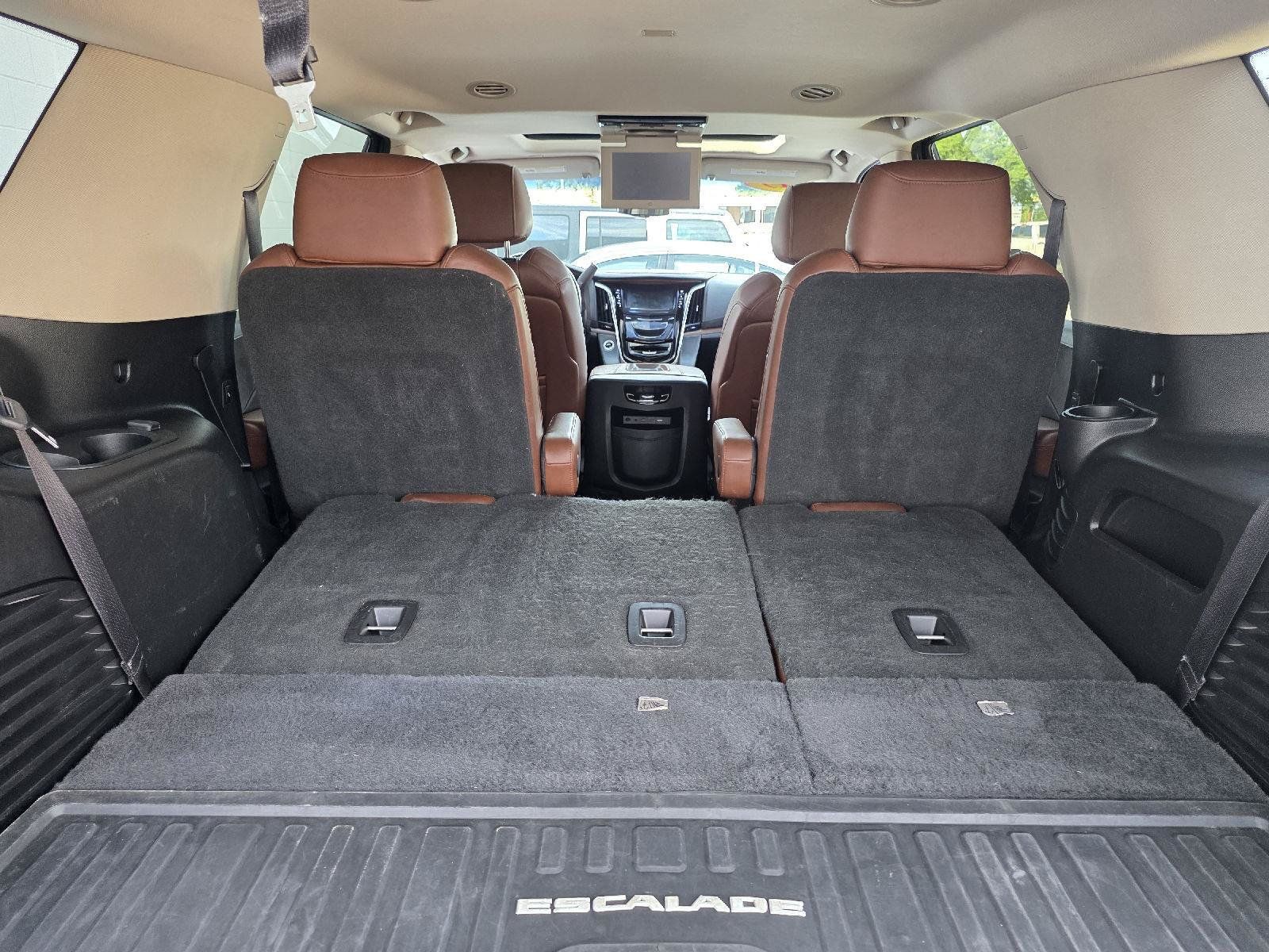 Used 2019 Cadillac Escalade Premium Luxury w/ LPO, Radiant Package AWD/4WD image 10