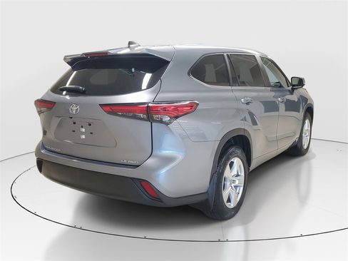 Certified 2023 Toyota Highlander LE image 7