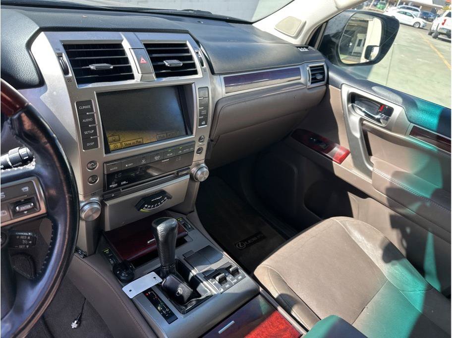 Used 2011 Lexus GX 460 w/ Convenience Pkg AWD/4WD image 21