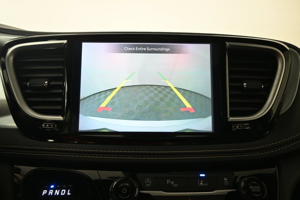 Used 2025 Chrysler Pacifica Limited FWD image 31