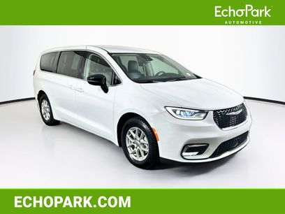 Used 2024 Chrysler Pacifica Touring-L