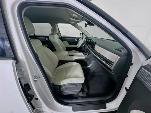 Used 2025 Hyundai Santa Fe SEL AWD/4WD image 32