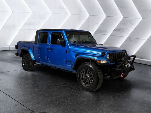 Used 2024 Jeep Gladiator Sport AWD/4WD image 1