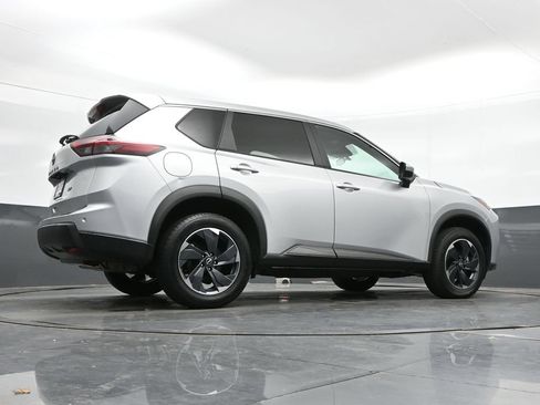 Used 2024 Nissan Rogue SV FWD image 41
