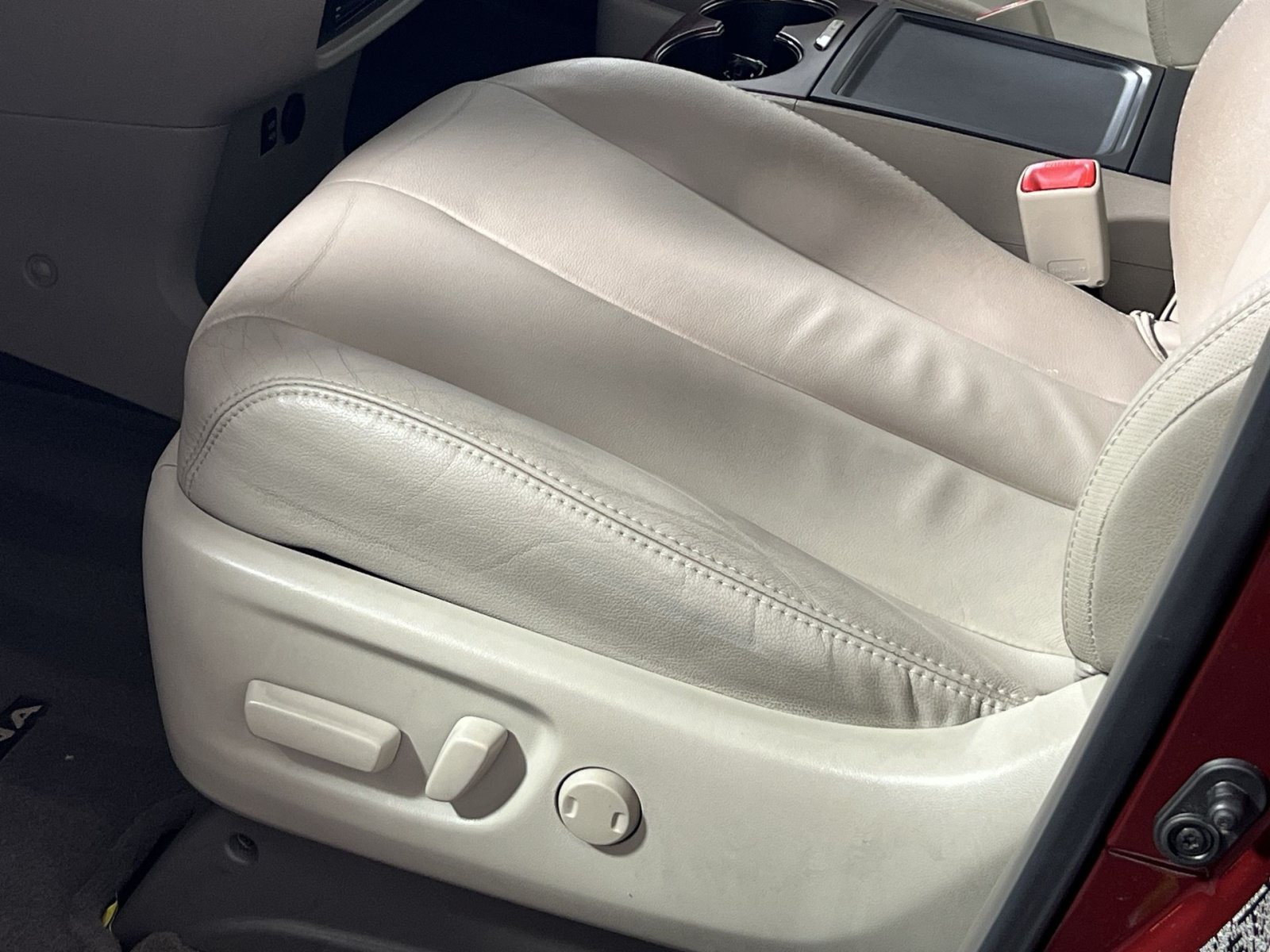 Used 2013 Toyota Sienna XLE w/ Entertainment Pkg FWD image 14