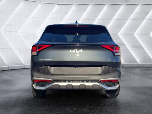 Used 2025 Kia Sportage LX image 4