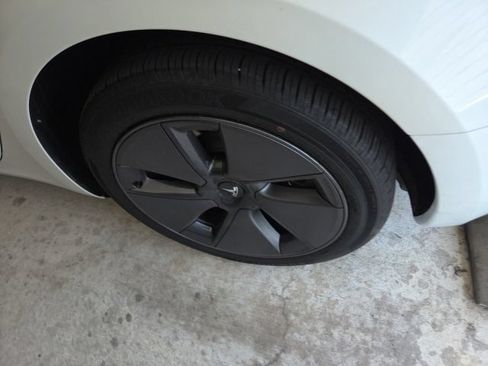 Used 2023 Tesla Model 3 Standard Range RWD image 9