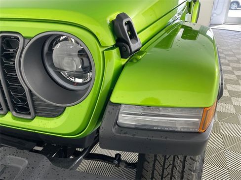 New 2025 Jeep Gladiator Sport image 23