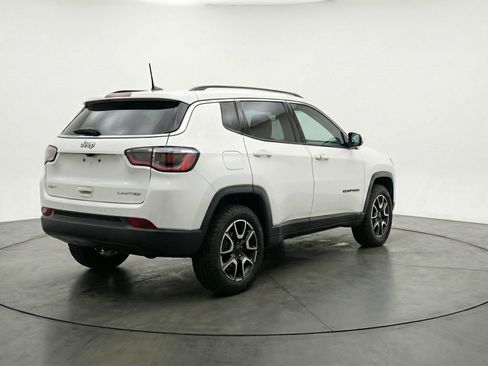 Used 2025 Jeep Compass Trailhawk AWD/4WD image 6