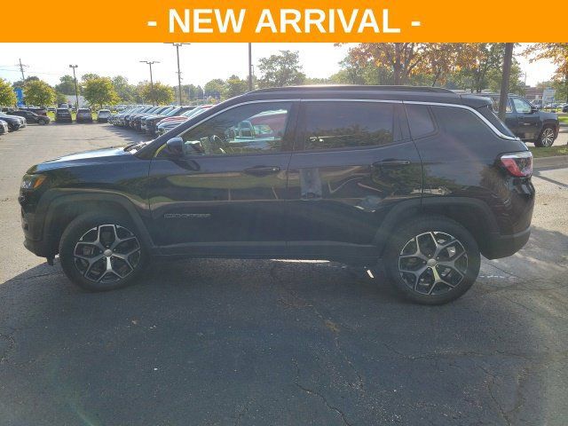 Used 2024 Jeep Compass Limited AWD/4WD image 6