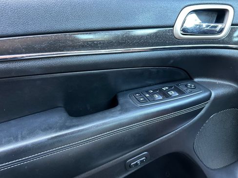 Used 2017 Jeep Grand Cherokee Limited w/ Luxury Group II RWD image 10