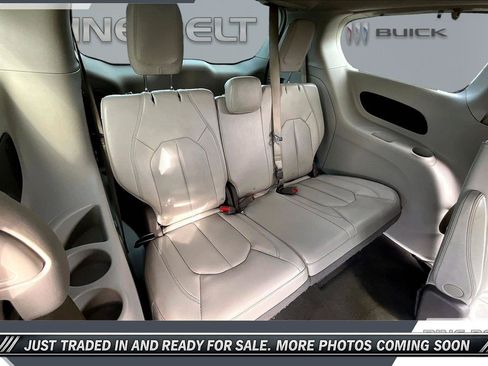Used 2020 Chrysler Pacifica Touring-L Plus w/ Tire & Wheel Group FWD image 21