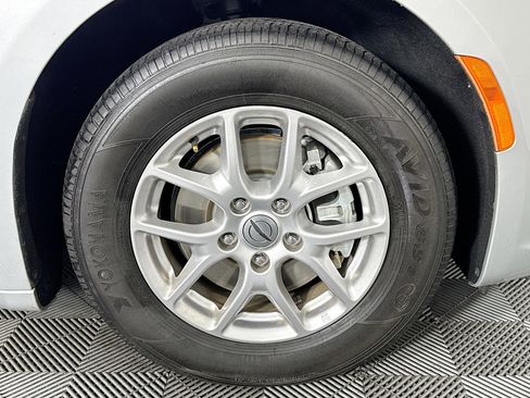 Used 2024 Chrysler Pacifica Touring-L FWD image 31