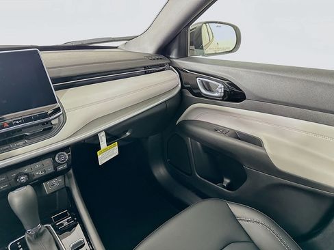 New 2026 Jeep Compass Limited image 29