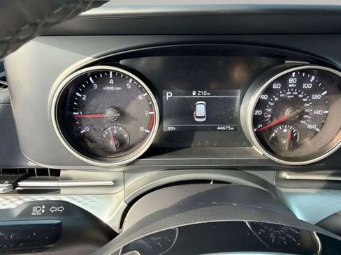 Used 2024 Kia Carnival LX FWD image 30