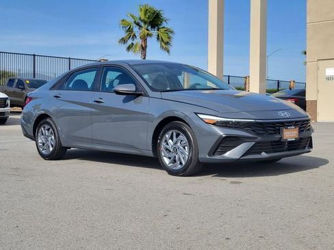 New 2026 Hyundai Elantra Hybrid FWD image 30