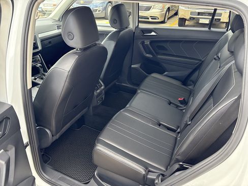 Used 2024 Volkswagen Tiguan SE AWD/4WD image 10