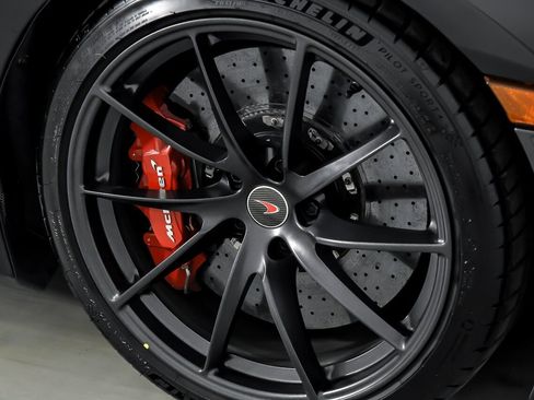 Used 2018 McLaren 720S image 18