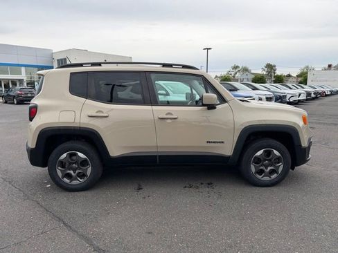 Used 2015 Jeep Renegade Latitude w/ Cold Weather Group II AWD/4WD image 9