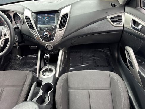 Used 2017 Hyundai Veloster FWD image 29