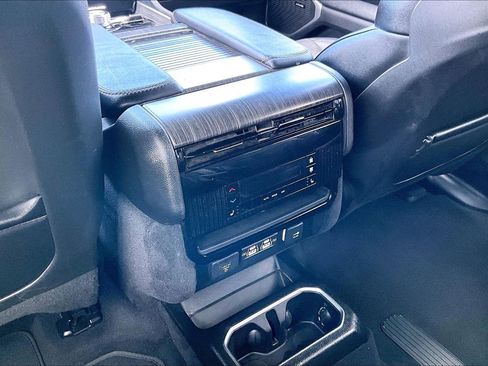 Used 2024 Jeep Wagoneer Series III AWD/4WD image 10