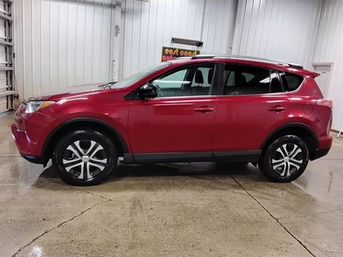 Used 2018 Toyota RAV4 LE AWD/4WD image 5