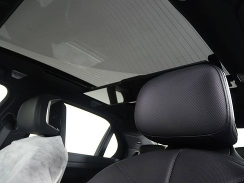 Used 2026 BMW 750e xDrive w/ Executive Package image 12