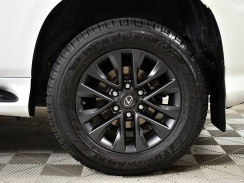 Used 2022 Lexus GX 460 Premium w/ Premium Plus Package image 22