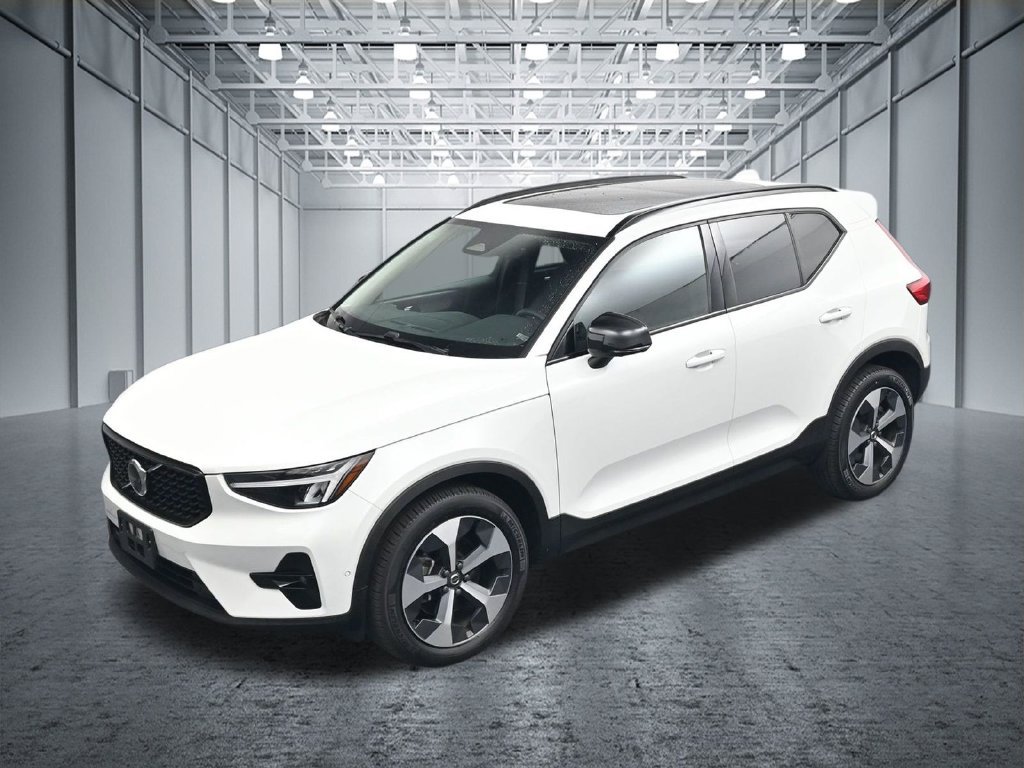Used 2023 Volvo XC40 B4 Ultimate FWD image 29