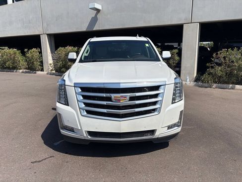 Used 2017 Cadillac Escalade 2WD image 4