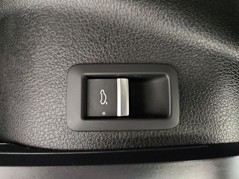 Used 2023 Audi Q5 2.0T Premium w/ Convenience Package image 12