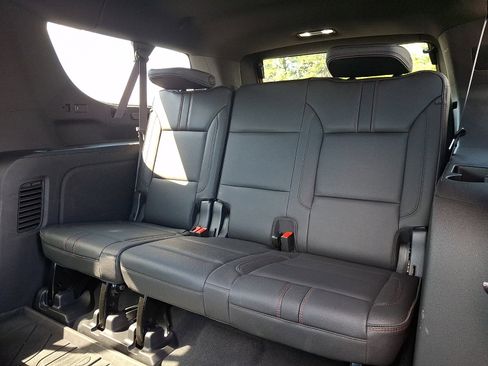 Used 2022 Chevrolet Suburban RST w/ Luxury Package AWD/4WD image 11