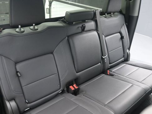 Used 2025 GMC Sierra 1500 SLT image 17