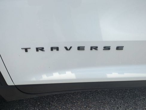 Used 2025 Chevrolet Traverse Z71 w/ Enhanced Driving Package AWD/4WD image 32