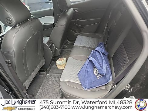 Used 2024 Chevrolet Trax LT w/ Sunroof Package FWD image 13
