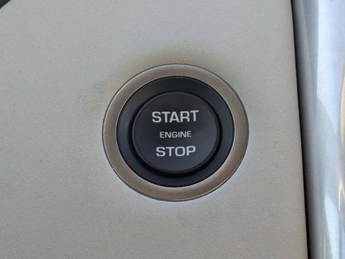 Used 2025 Land Rover Discovery S image 25