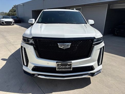 Used 2023 Cadillac Escalade ESV V w/ LPO, ONYX Package AWD/4WD image 2