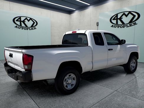 Used 2022 Toyota Tacoma SR image 3