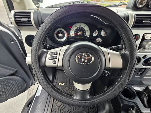 Used 2008 Toyota FJ Cruiser 4WD image 38