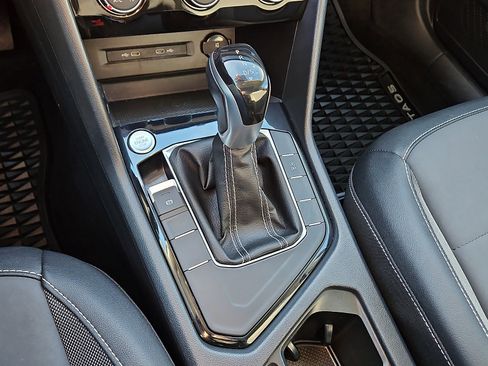 Certified 2023 Volkswagen Taos SE image 13