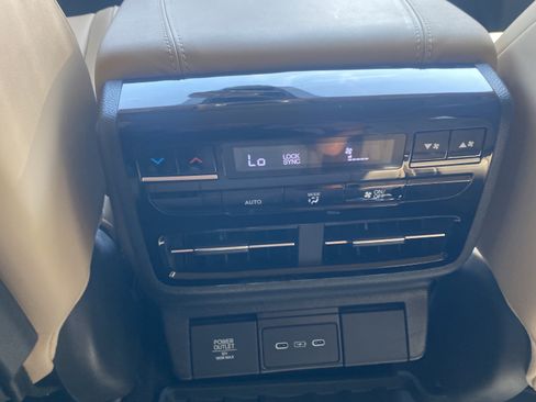Used 2025 Acura MDX SH-AWD w/ Technology Package image 15