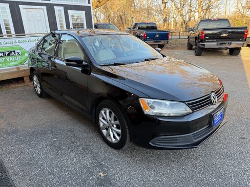 Used 2011 Volkswagen Jetta SE FWD image 3